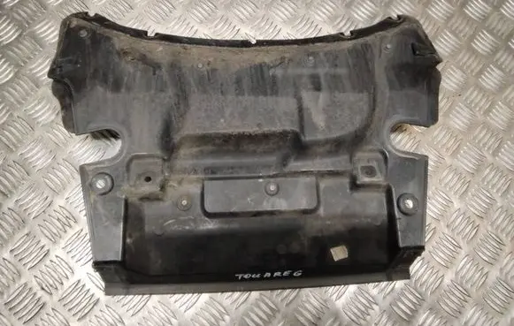 Volkswagen Touareg II Heat shield in engine bay 7P6819523