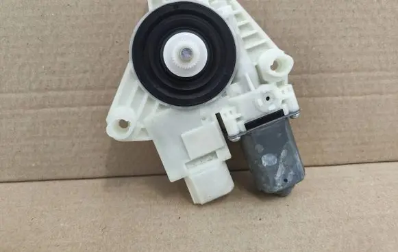 BMW X3 G01 Rear door window regulator motor 7455083
