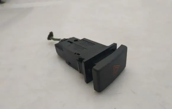 Toyota Avensis T250 Hazard light switch 157963