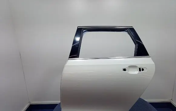 Volvo S90, V90 Rear door