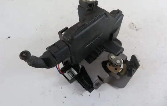 Audi A4 S4 B6 8E 8H Rear door lock 4B0839015D