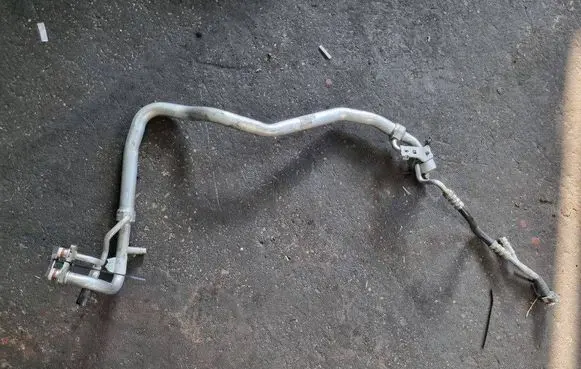 Ford Focus Air conditioning (A/C) pipe/hose 