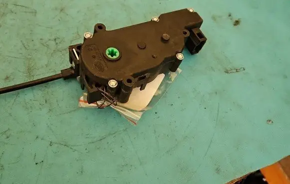 Tesla Model S Tailgate/trunk/boot lock/catch/latch 6NW009424-79 IMPRK1413979
