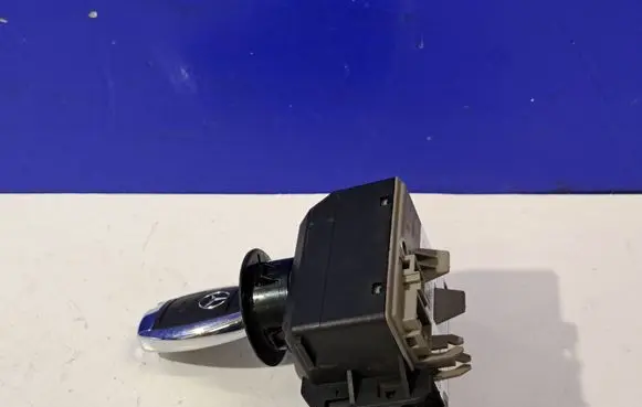 Mercedes-Benz GLA W156 Ignition lock A2469051402