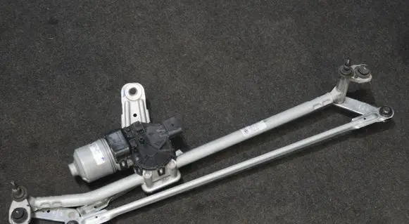 Volkswagen Beetle A5 Front wiper linkage and motor