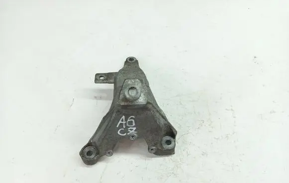 Engine mounting bracket