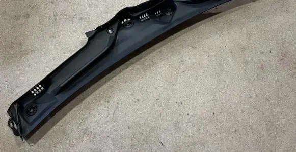 Mercedes-Benz E W213 Wiper trim A2138308703