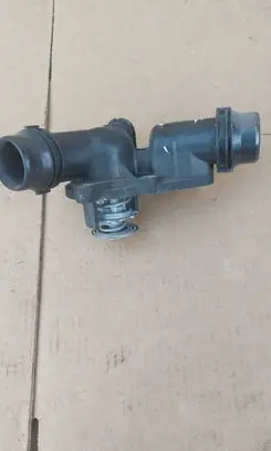 BMW 5 E60 E61 Thermostat housing 1436624