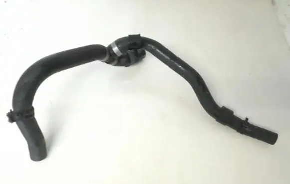 Volkswagen Golf VII Engine coolant pipe/hose