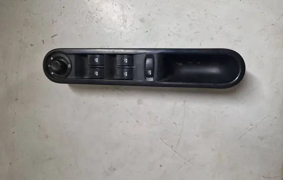 Renault Espace - Grand espace IV Electric window control switch 8200857523
