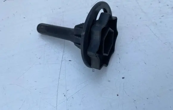 Renault Scenic I Spare wheel bolt 7703041034D