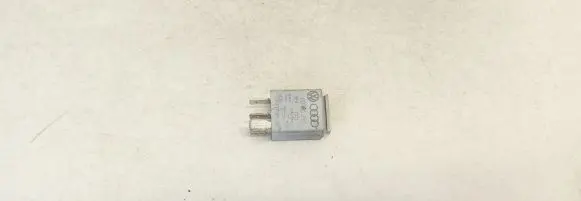Volkswagen PASSAT B7 Other relay 1k0951253 0332011100