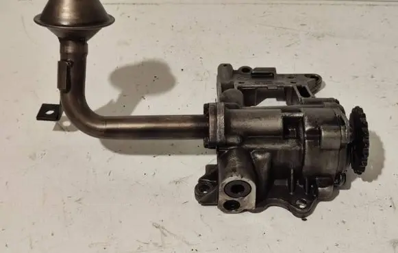 BMW 3 E46 Oil pump 7789840