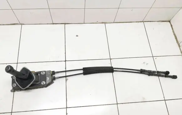 Volkswagen Cross Polo Gear shifter/selector 6Q0711049 32584 6Q0711061E