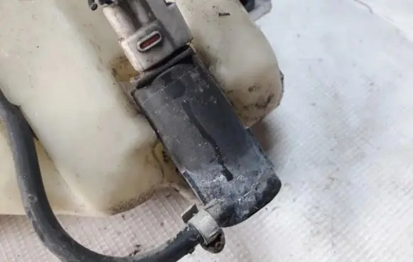 Hyundai H200 Windscreen/windshield washer pump