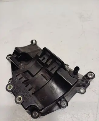 Volkswagen PASSAT B8 Oil breather separator 04C103464L