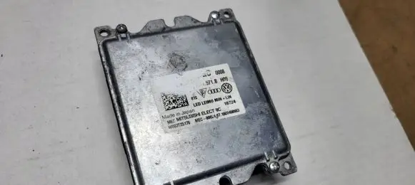 Volkswagen Passat Alltrack Voltage converter/converter module 