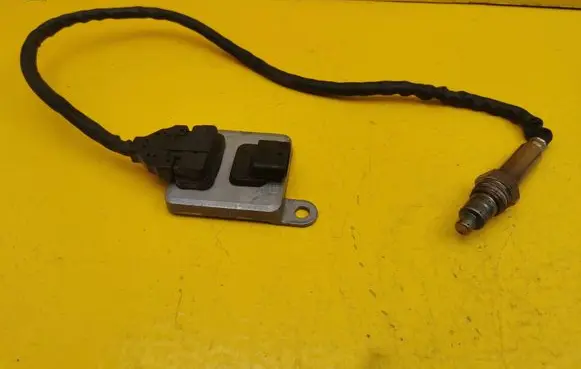 Mercedes-Benz ML W166 Lambda probe sensor A0009057000