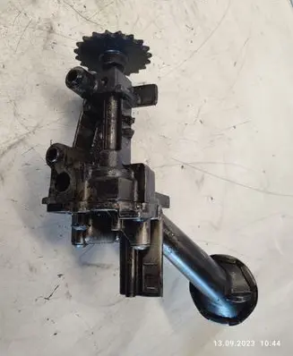 Opel Vivaro Oil pump 7700600252