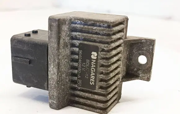 Dacia Logan I Glow plug pre-heat relay 9640469680A