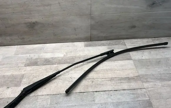 Volkswagen Golf Plus Front wiper blade arm 5M0955410C