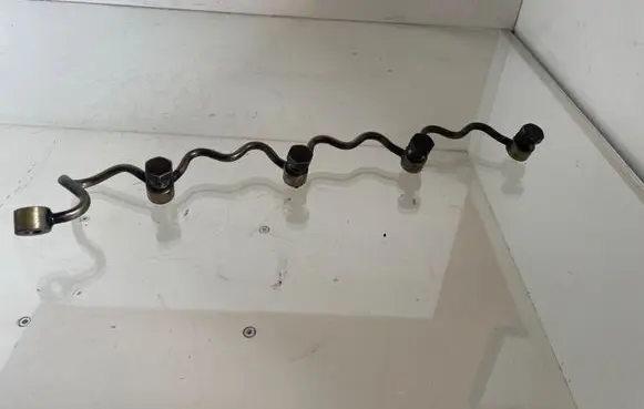 Toyota Corolla Verso AR10 Fuel return line/hose 