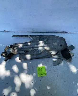 Renault Laguna I Front door window regulator with motor 