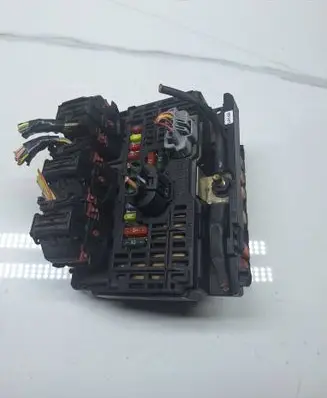 Peugeot 407 Fuse module 9656593780 BSML0100 S118983001