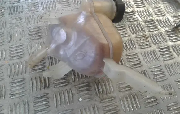 Peugeot 508 Coolant expansion tank/reservoir