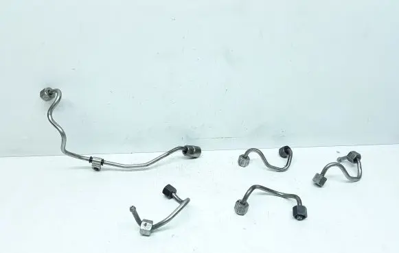 Volvo V70 Fuel injector supply line/pipe 31303504 31303505 31405314