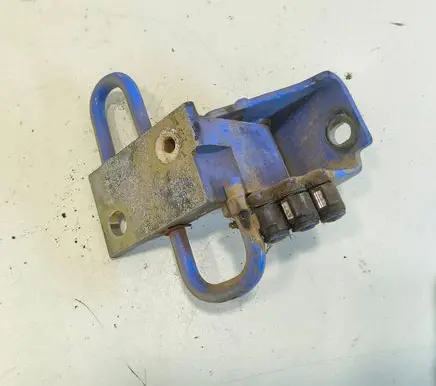Volkswagen Polo Front door lower hinge 
