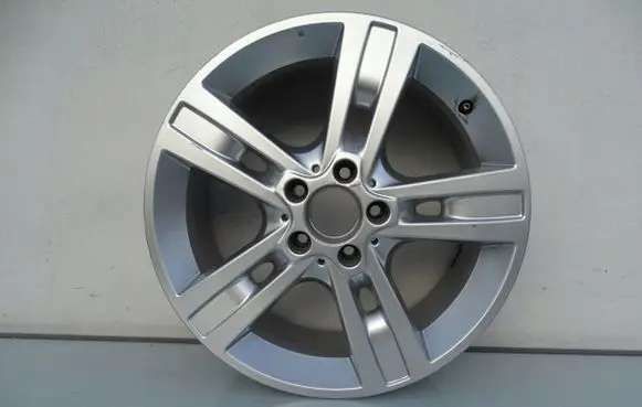 Mercedes-Benz V Class W447 R18 alloy rim A4474015200