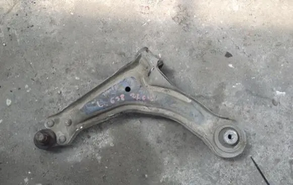 Mercedes-Benz Vito Viano W638 Front control arm 2E0407151L