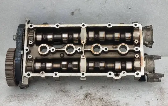 Volkswagen Golf IV Rocker cam cover 036103475AG