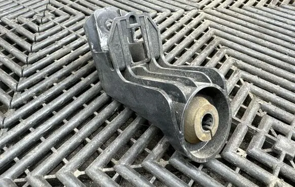 Volvo XC90 Air filter cleaner box bracket assembly 31370343