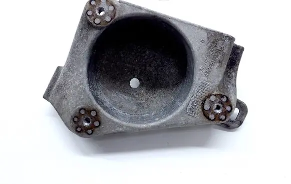 Engine mounting bracket