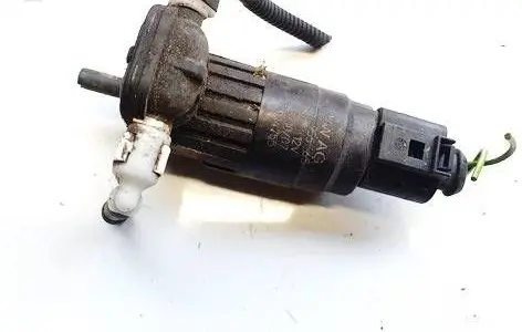 Volkswagen Touran I Windscreen/windshield washer pump 1k6955651