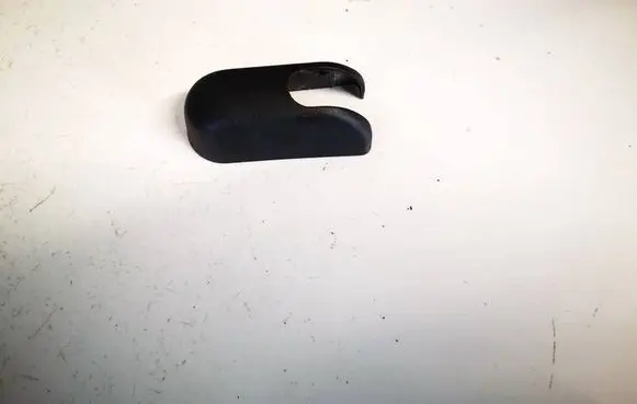 Rear wiper blade arm