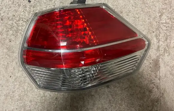 Nissan X-Trail T32 Rear/tail lights 22017939 049628