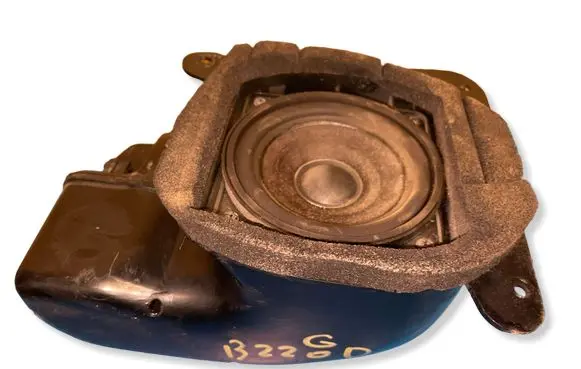 BMW 8 E31 Parcel shelf speaker 