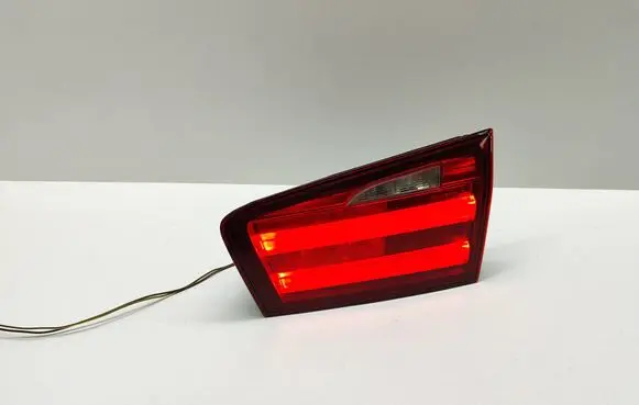 Tailgate rear/tail lights