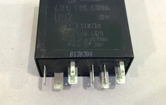Volkswagen Golf IV Window wiper relay 4B0955531A