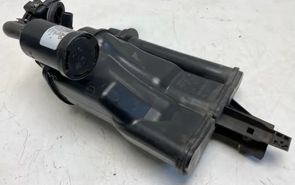 Audi A3 S3 8V Active carbon filter fuel vapour canister 5Q0201797F