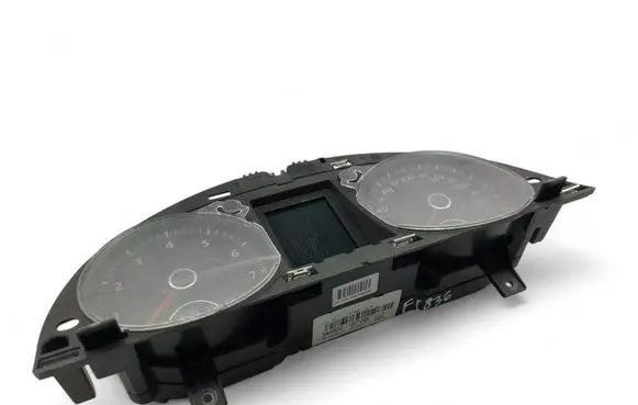 Volkswagen PASSAT B7 Speedometer (instrument cluster) 3AA920870B