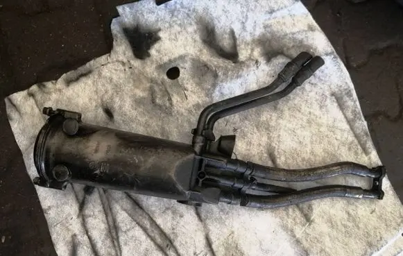BMW 5 E34 Engine oil radiator 2242424 F03197