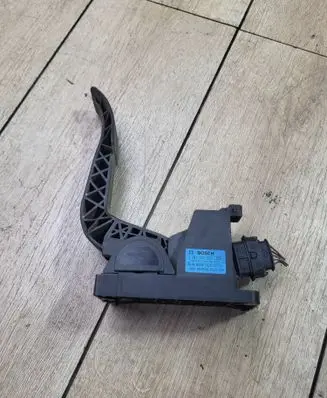Mercedes-Benz Vito Viano W639 Accelerator throttle pedal A6393000701 0281002563 502606S