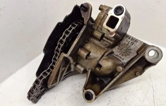 Volkswagen Polo IV 9N3 Oil pump 03d103669b 17801011-1 1780101