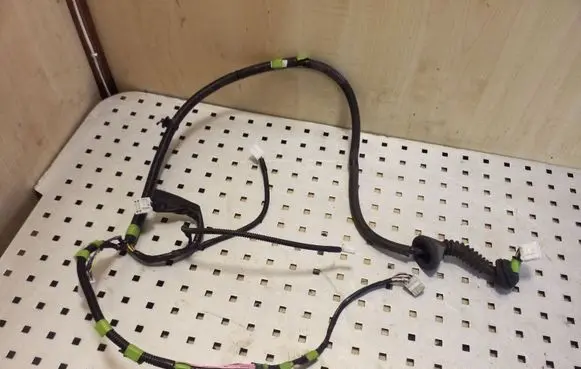 Lexus RX 330 - 350 - 400H Rear door wiring loom 8215348080