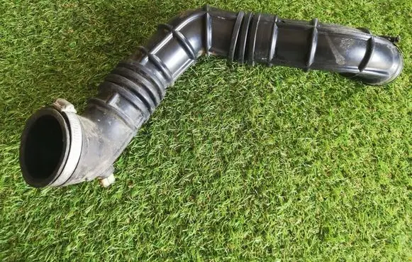 Volvo S40, V40 Air intake hose/pipe MB957388 5V023SCCAT1