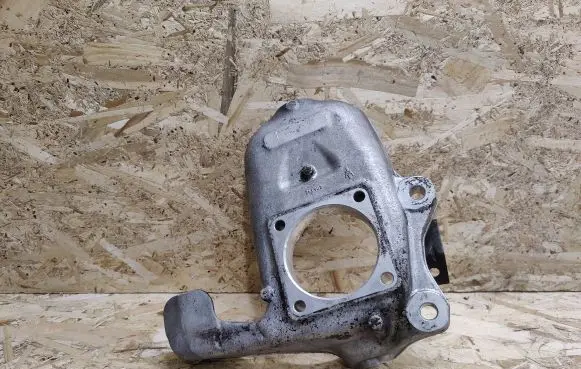 Maserati GranTurismo Front wheel hub spindle knuckle 28822506